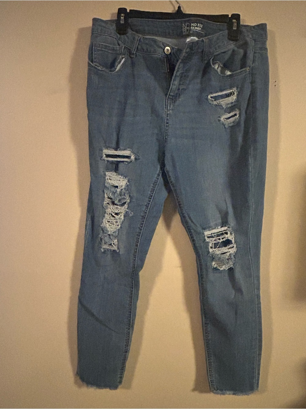 No Boundaries Mid Rise Distressed Skinny Jeans Size 17